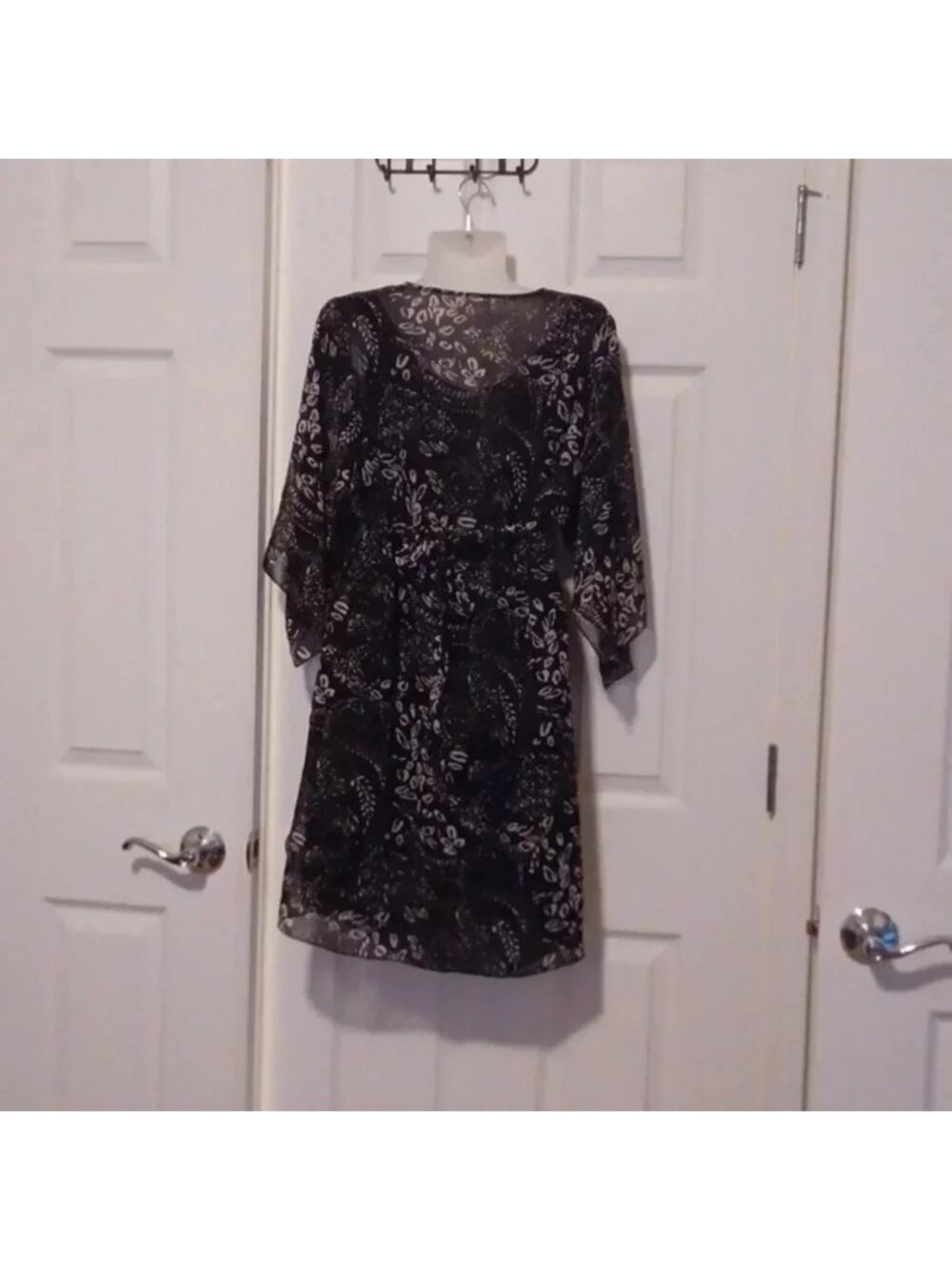 - MINI dress with ties in the back Women's Size Medium - Picture 9 of 11